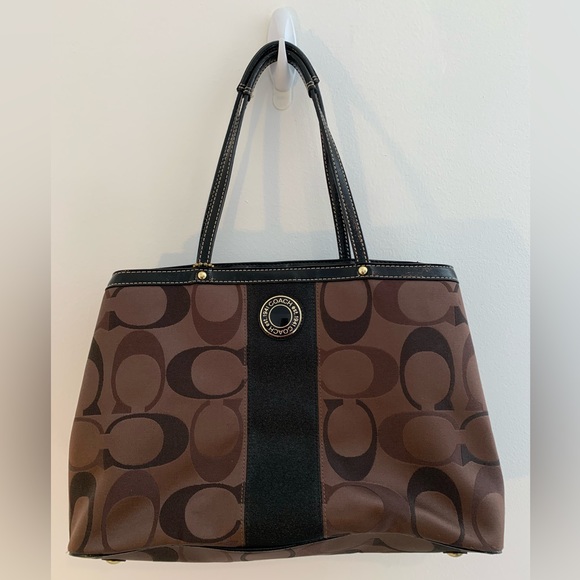 Coach Handbags - Coach Shoulder Bag Brownish Blush Lining Gold Middle Clasp Numerous Pockets